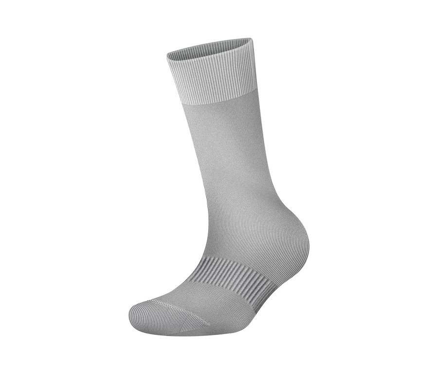 Une chaussette de sport grise.