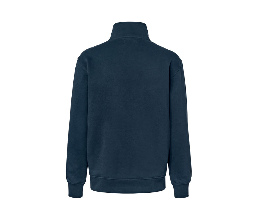 Détail d'un sweatshirt camionneur bleu marine.