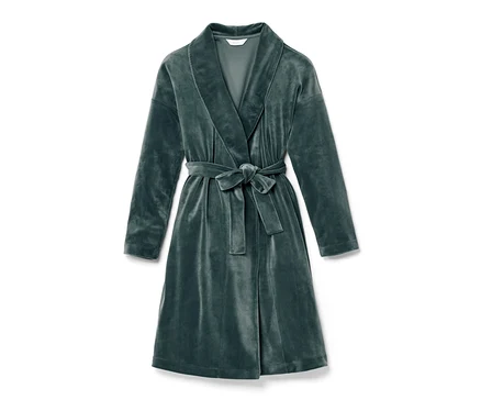 Une robe de chambre en nicky verte avec une ceinture.