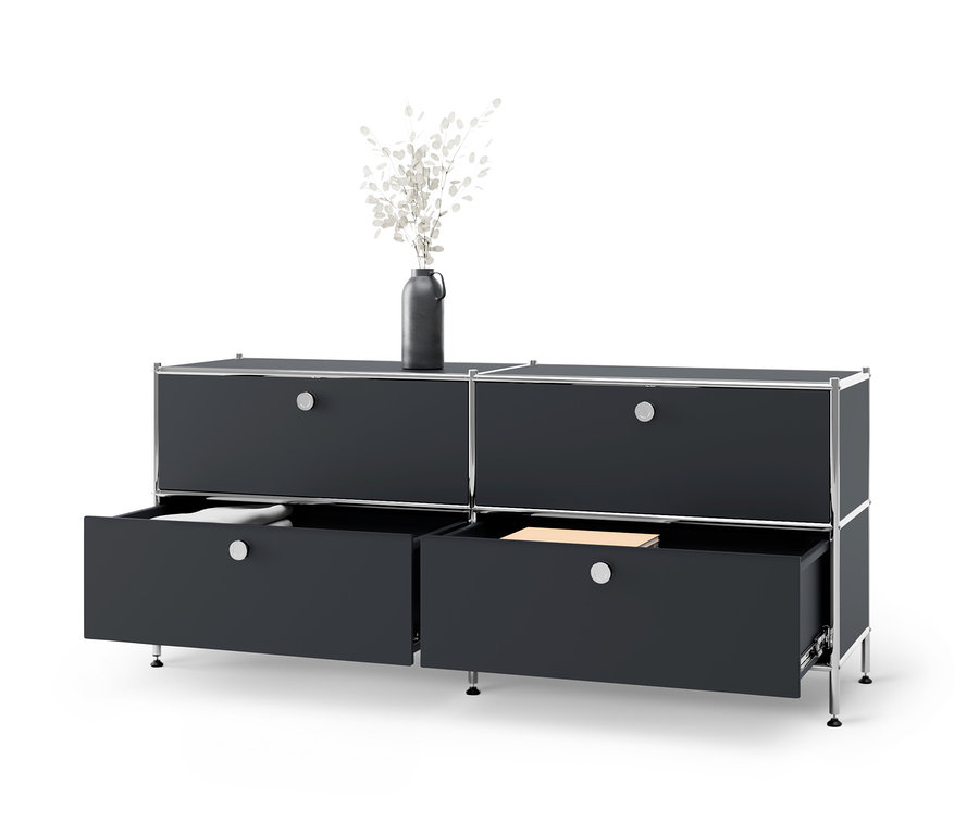 Meuble bas en métal « CN3 » noir avec 4 tiroirs dont deux sont ouverts.