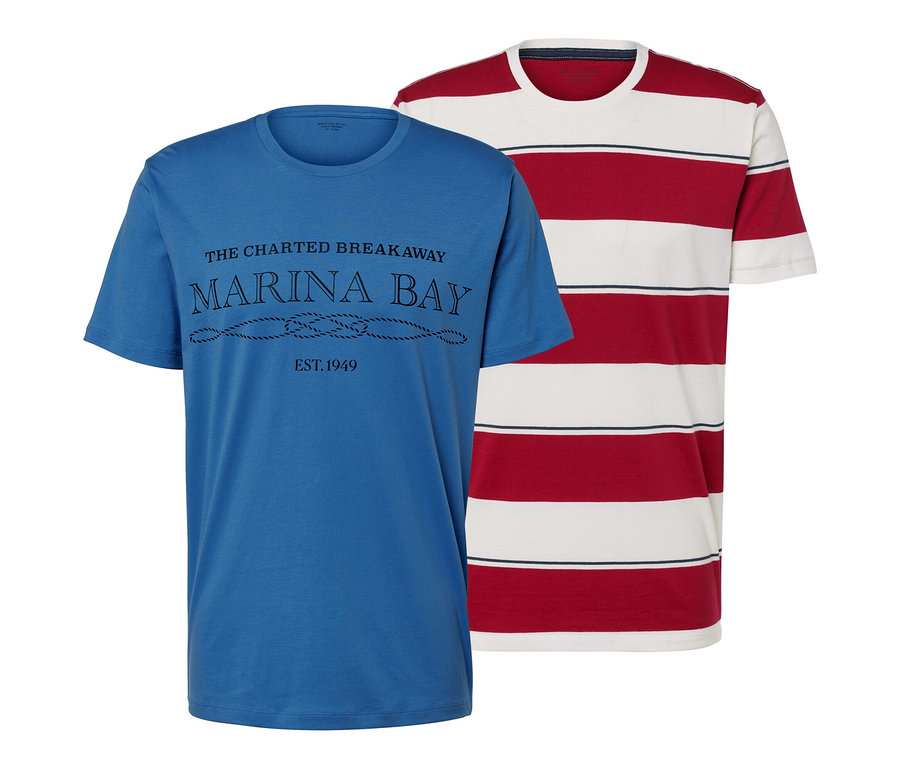 Deux t-shirts : un bleu avec un imprimé et un rayé rouge et blanc.
