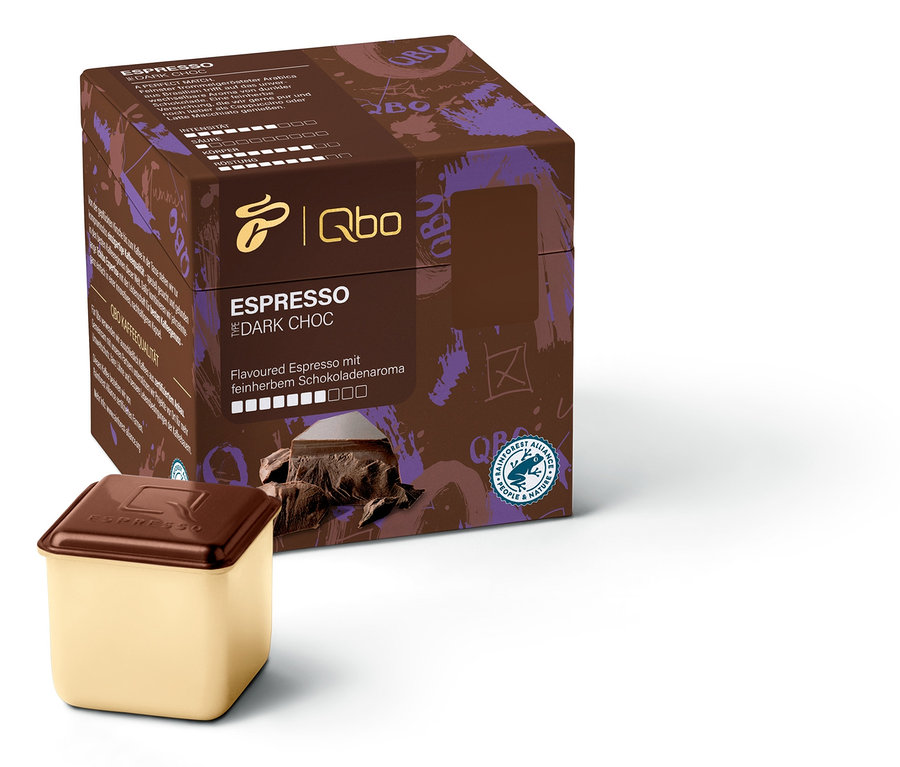 Un paquet de Qbo Flavoured Espresso Dark Choc et une capsule.