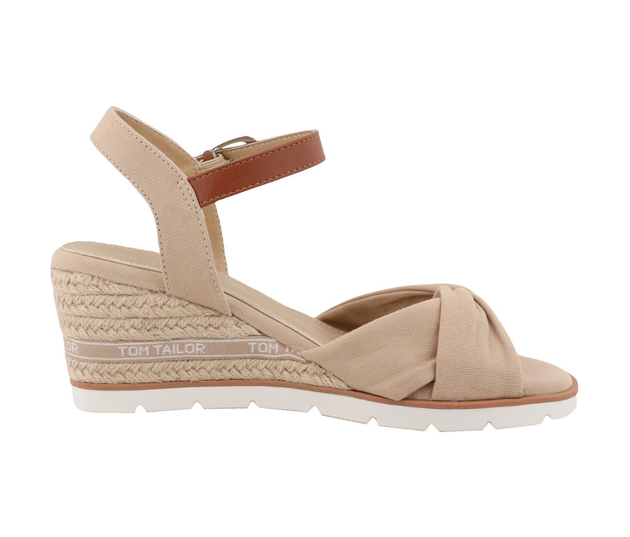 Sandale Tom Tailor, PU/textile sable, avec talon compensé et bride marron.