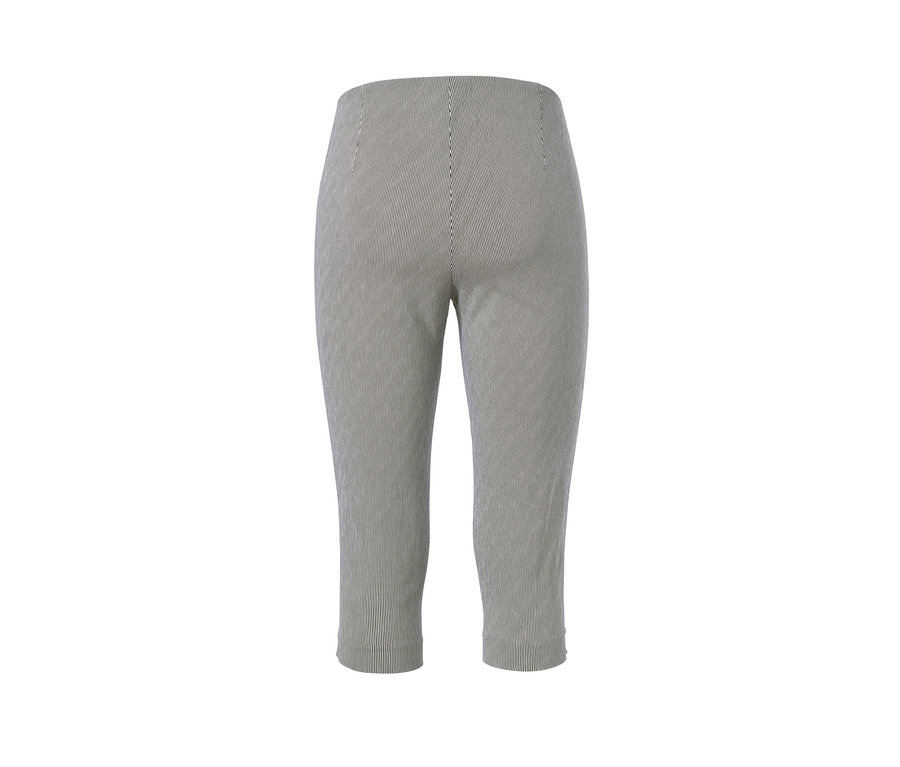 Détail d'un pantalon stretch 3/4 à rayures pour femmes.