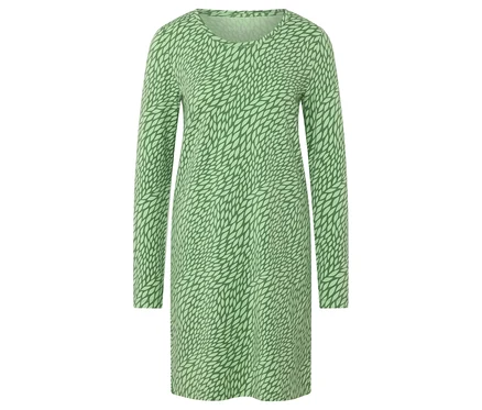 Chemise de nuit verte à motif de feuilles.