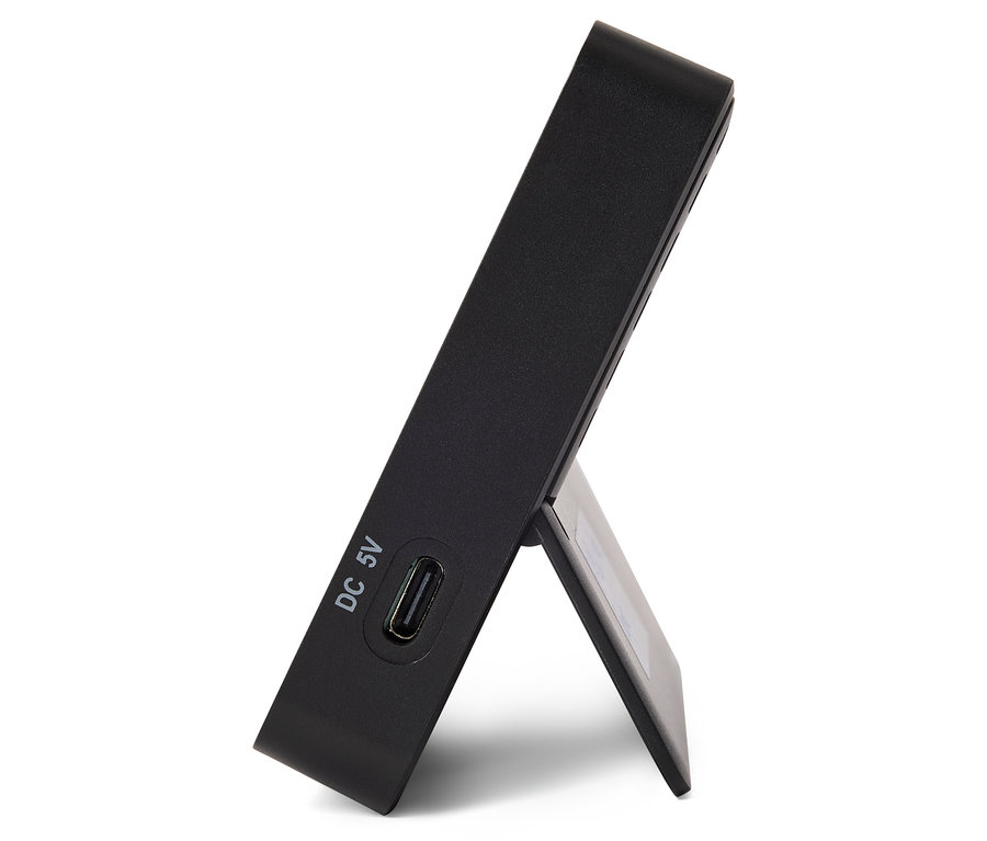 Un lecteur électronique noir avec un port USB et un support.