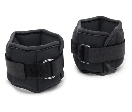 Deux poids de cheville noirs avec fermeture velcro.