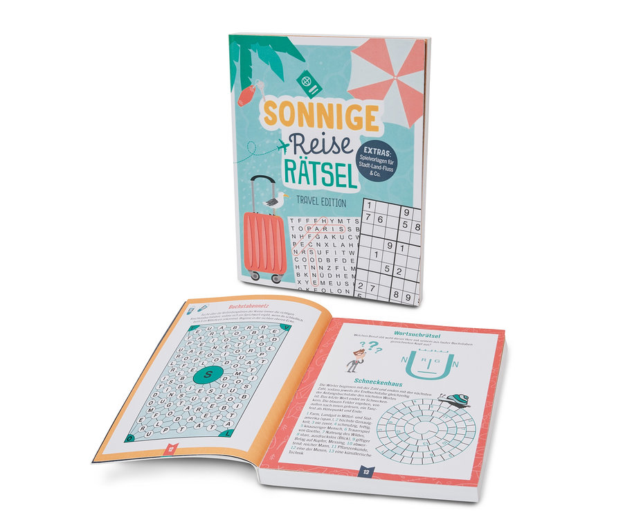 Un livre ouvert et un livre « Sonnige Reise Rätsel » sont présentés.