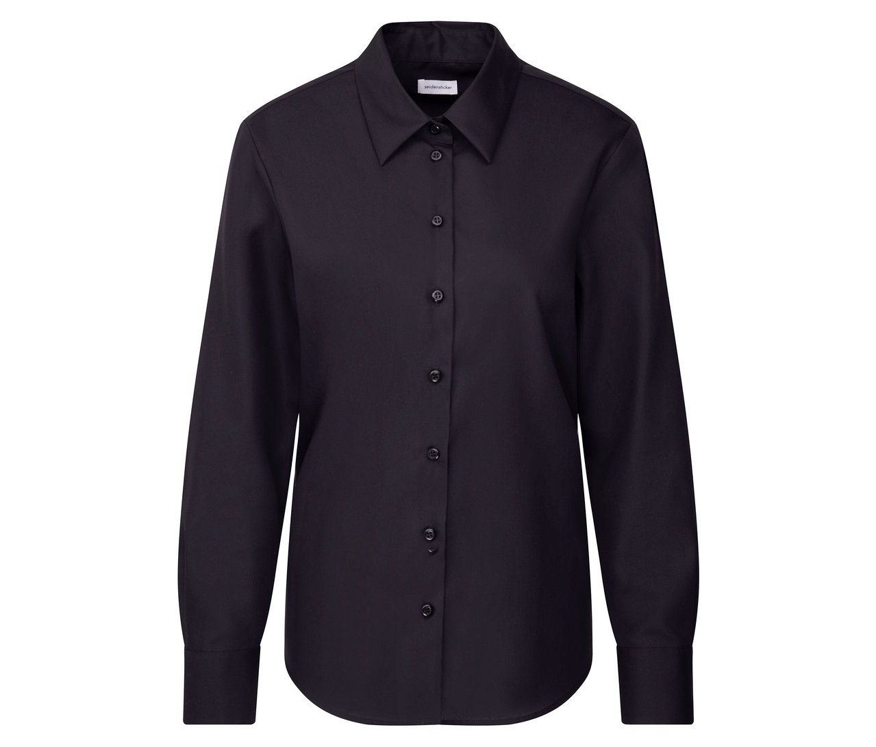 Chemise noire à manches longues.