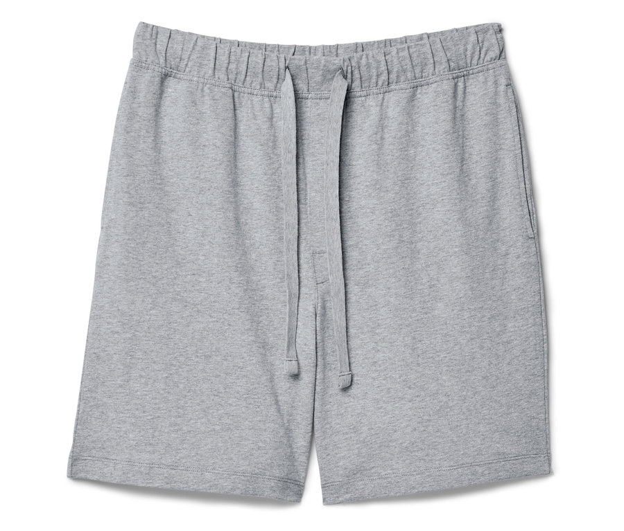 Short gris avec cordon de serrage sur fond blanc.