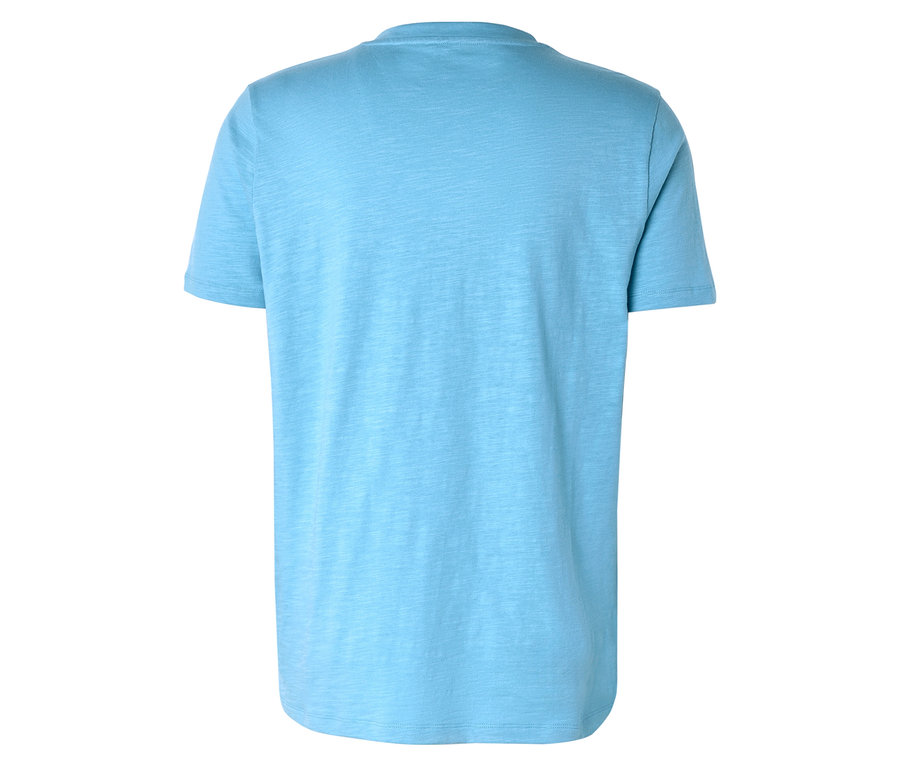 Vue arrière d'un t-shirt bleu clair.