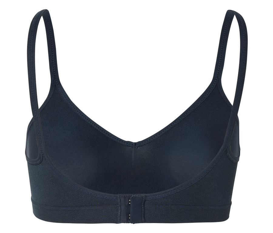 Vue arrière d'un soutien-gorge noir avec de fines bretelles et une fermeture à agrafes.