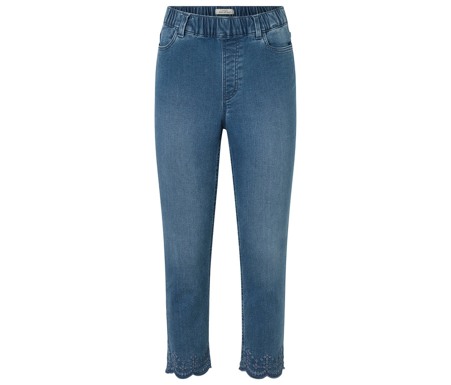 Un jean unique avec un délavage bleu clair et une ceinture élastique posé sur un fond blanc.