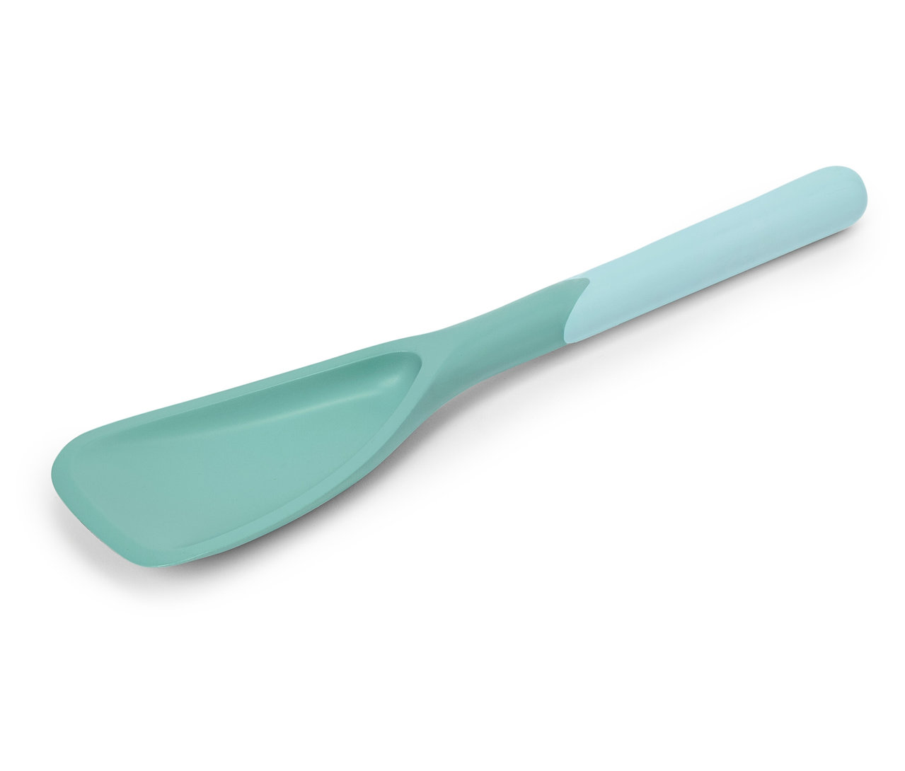Une spatule turquoise avec un manche bleu clair est posée en diagonale sur un fond blanc.