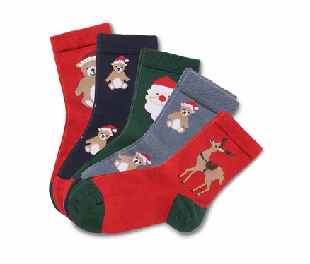 Cinq paires de chaussettes de Noël avec des motifs d'ours, de Père Noël et de renne.