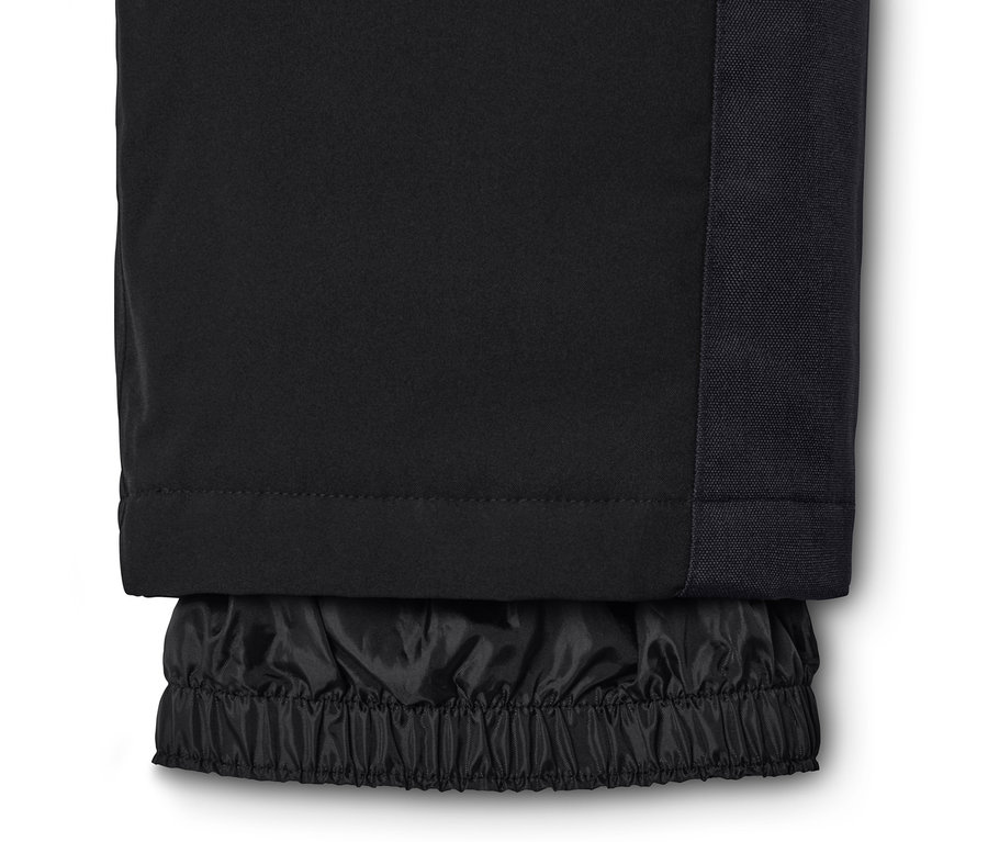 Détail d'un pantalon de ski noir taille haute.