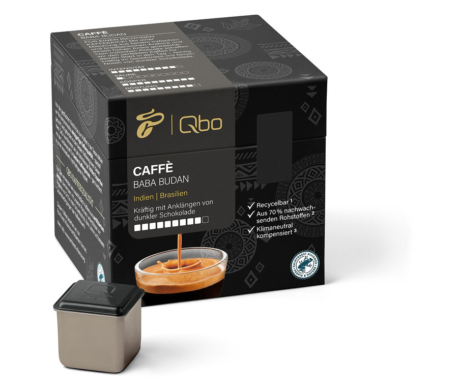 Un paquet de Qbo Caffè BABA BUDAN - 27 capsules et une capsule individuelle.