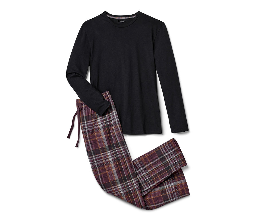 Pyjama noir avec pantalon à carreaux.