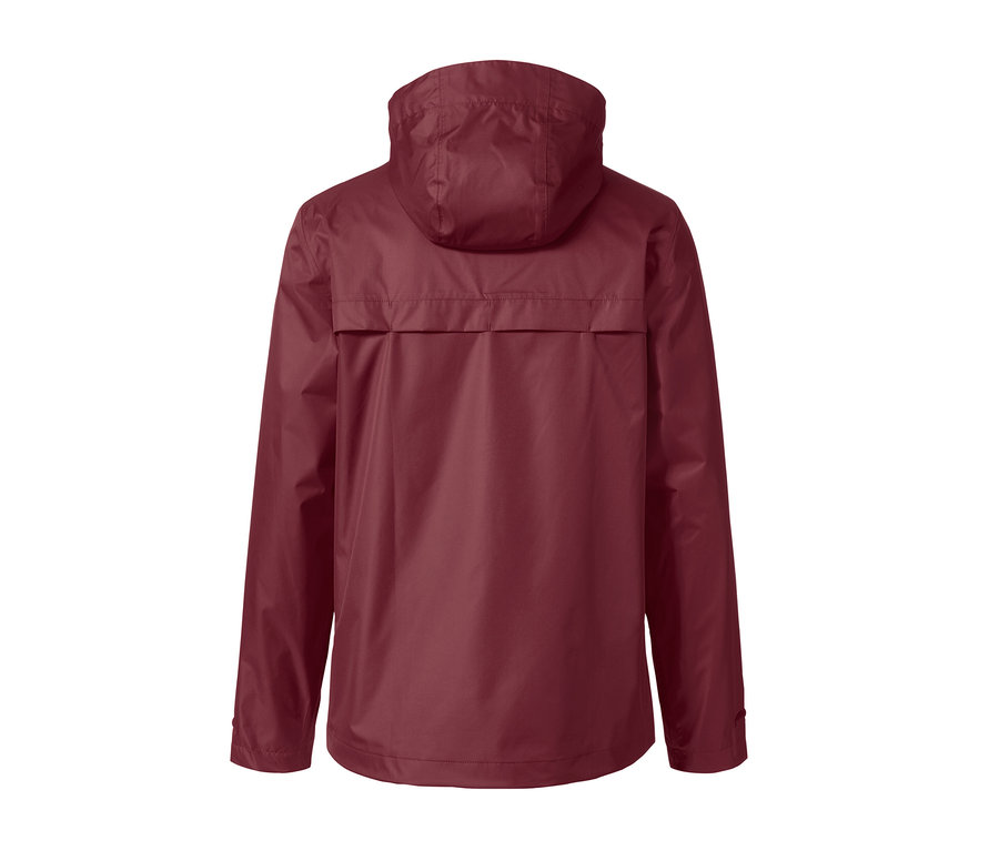 Veste de pluie bordeaux vue de dos.
