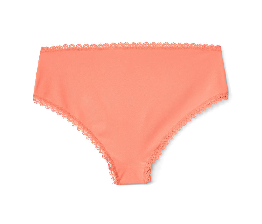 Plan rapproché isolé d'un slip hipster couleur papaye avec bordure en dentelle.