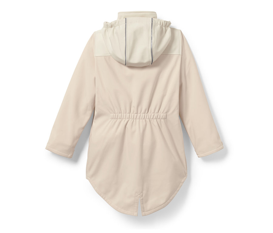 Vue détaillée d'un manteau softshell beige pour enfants avec capuche.