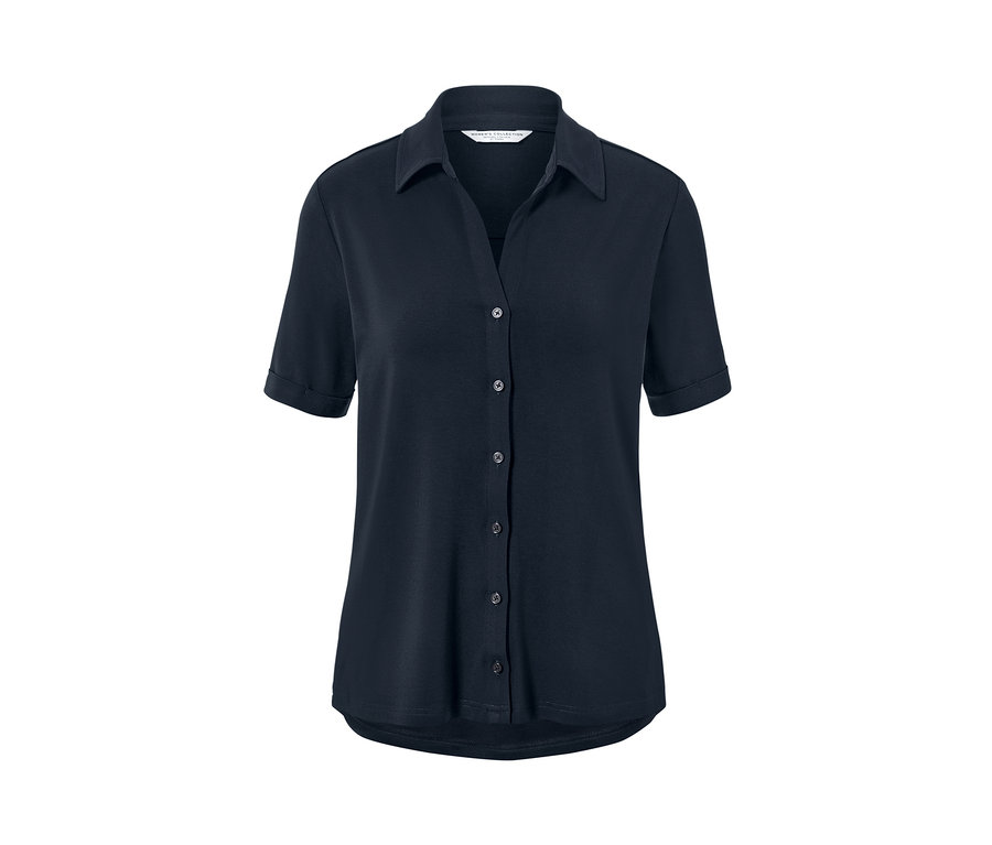 Blouse bleu foncé avec patte de boutonnage.