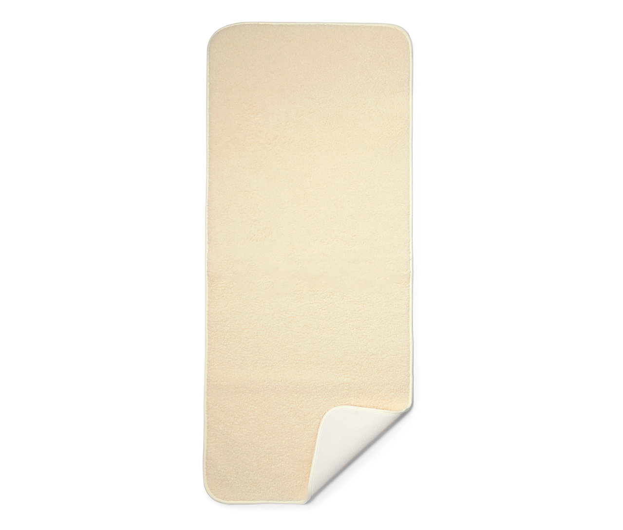 Un tapis de yoga beige avec de la laine vierge posé sur un fond blanc.