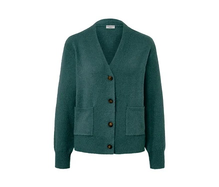Jaquette en maille vert foncé avec de la laine, des boutons et des poches.