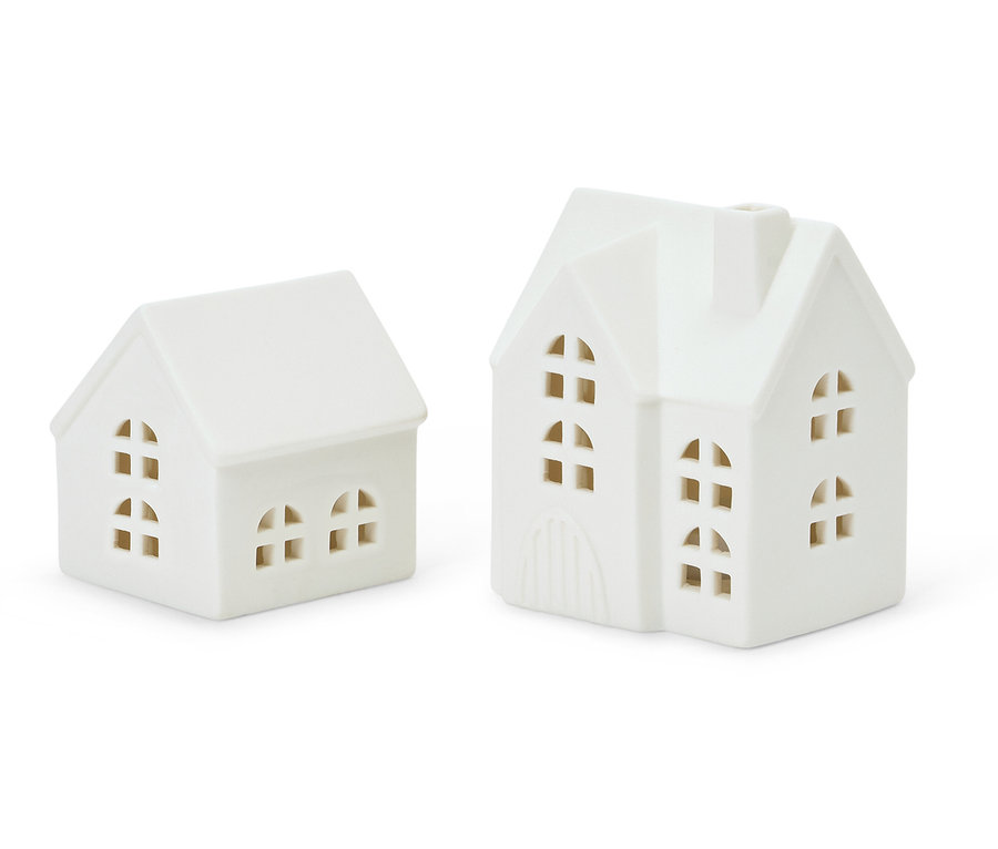 Deux maisons en céramique blanche avec fenêtres.