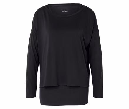 T-shirt noir à manches longues.