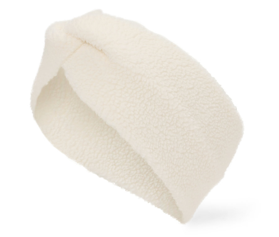 Gros plan d'un bandeau en polaire crème sur un fond blanc.