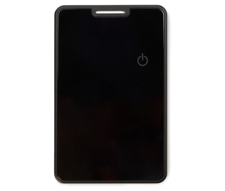 Batterie externe noire rectangulaire avec bouton d'alimentation.