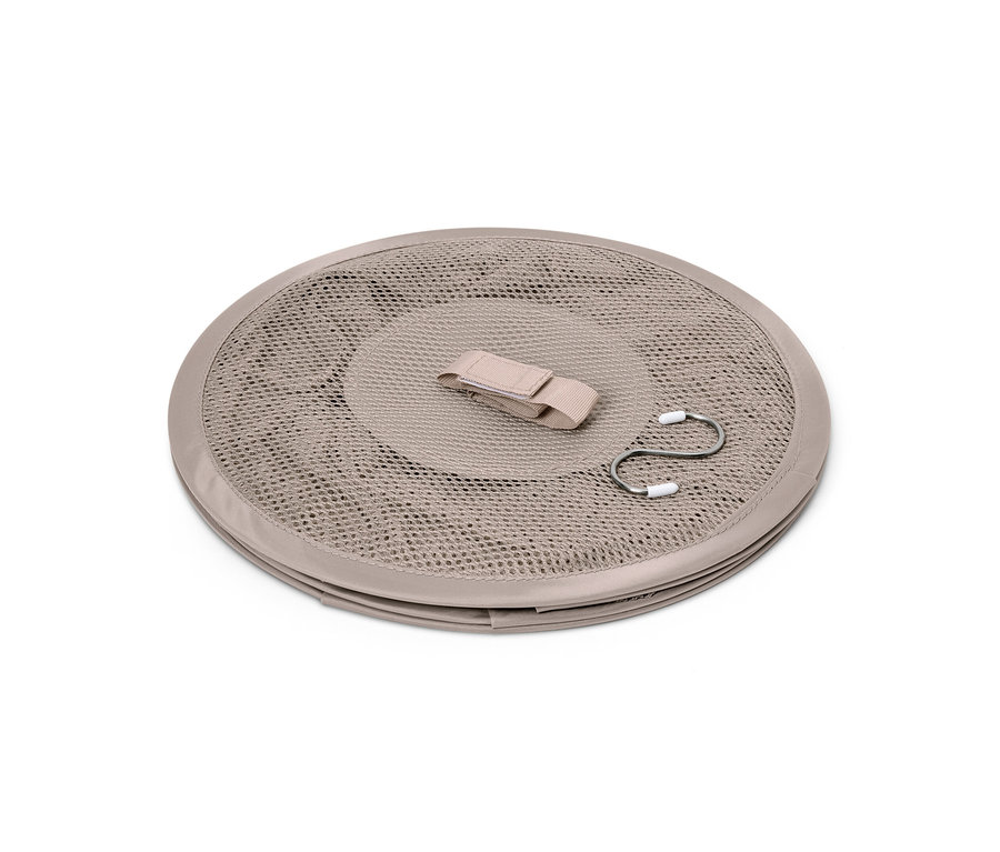 Un filet de rangement beige.
