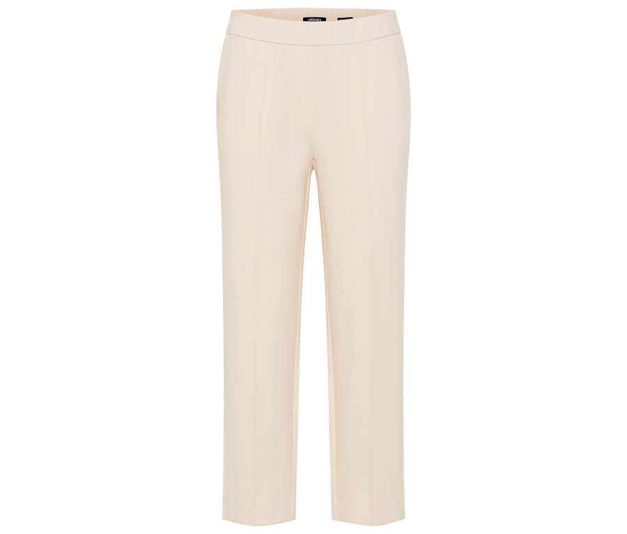 Pantalon long beige en tissu sur fond blanc.
