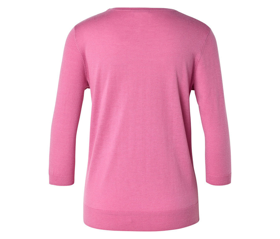 Vue arrière d'un pull en tricot rose avec des manches trois quarts.