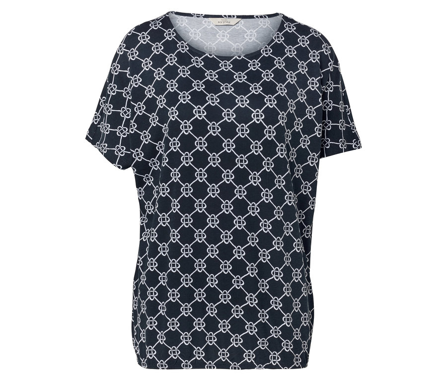 Un t-shirt bleu marine avec un motif floral blanc répétitif.