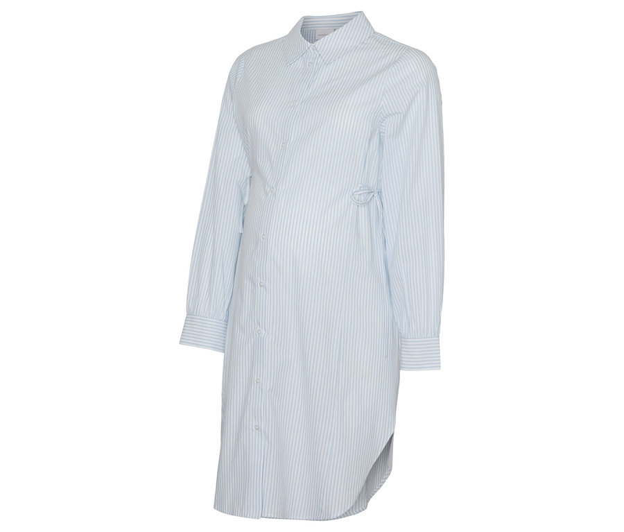 La robe chemise MAMALICIOUS MLLETICIA LIA L/S WO STRING SHIRT DRESS est une robe chemise bleu clair à rayures avec des manches longues.