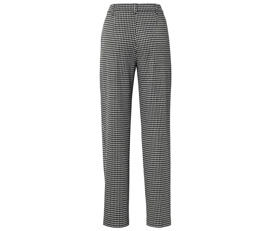 Pantalon à motif pied-de-poule sur fond blanc.