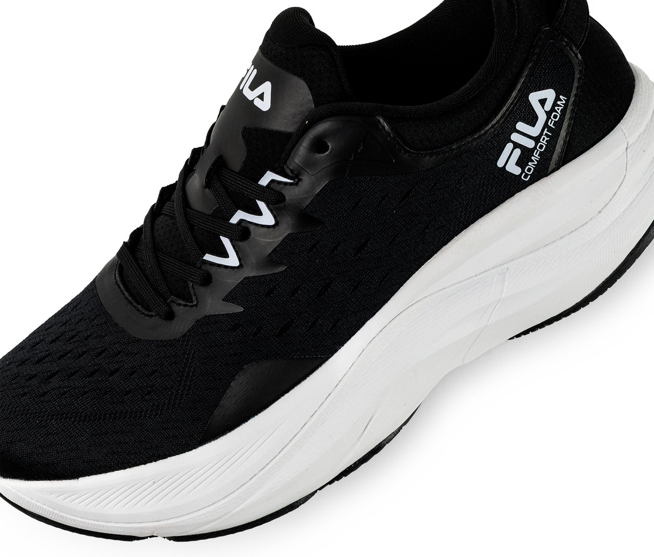 Sneakers pour homme FILA Retron noirs et blancs avec une semelle blanche et le logo Fila blanc sur le côté.