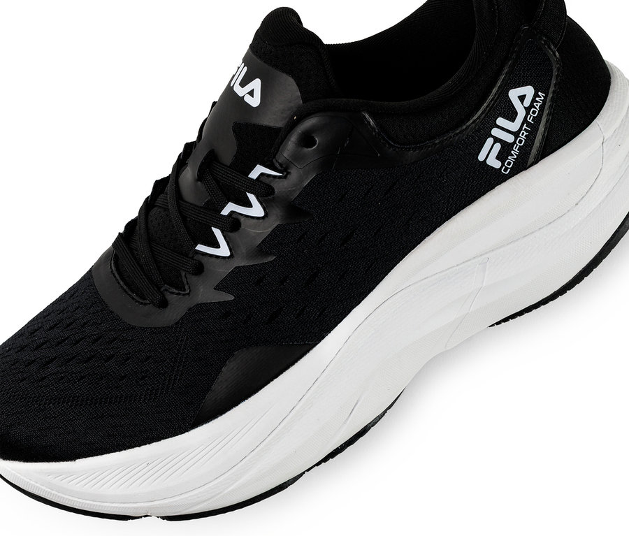 Sneakers pour homme FILA Retron noirs et blancs avec une semelle blanche et le logo Fila blanc sur le côté.