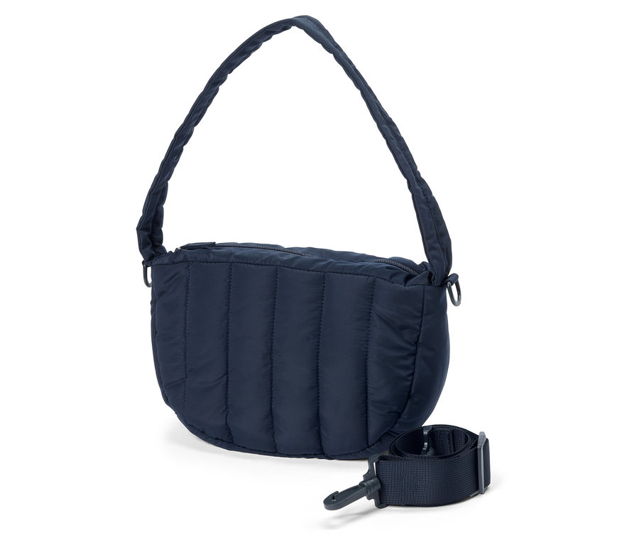 Sac à main bleu marine matelassé avec une courte anse et une bandoulière amovible.