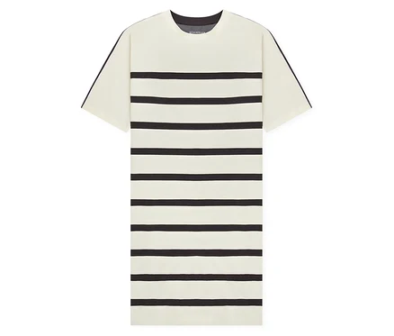 Chemise de nuit SCHIESSER crème à manches courtes, avec des rayures horizontales noires et un col rond foncé.