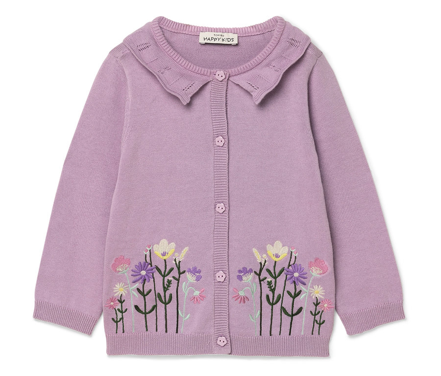 Gros plan sur un cardigan lilas pour enfants avec des broderies florales.