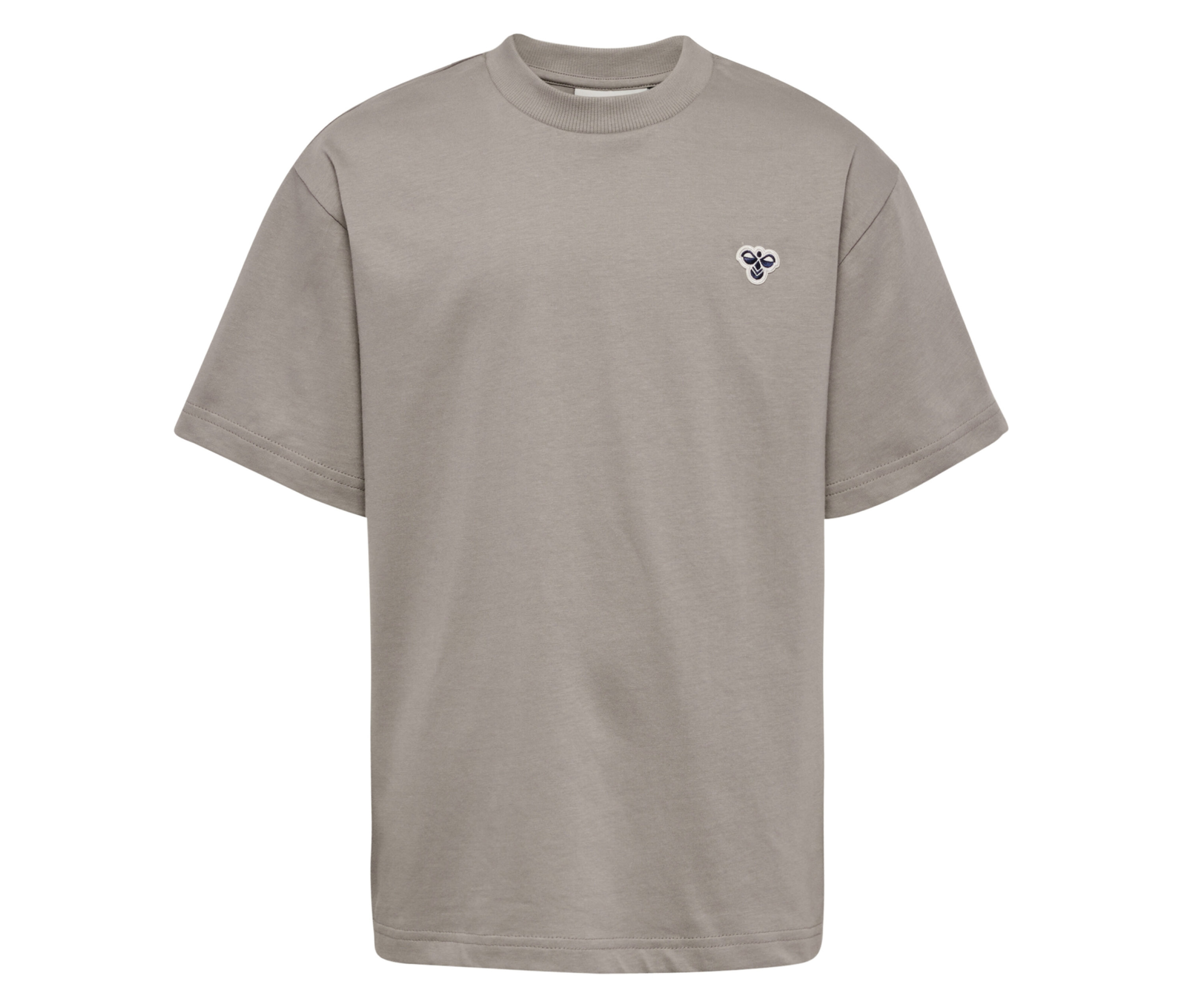 T-shirt ample hummel® HMLJR marron à manches courtes avec petit logo sur la poitrine.