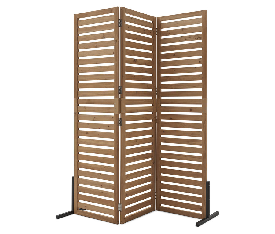 Paravent marron à trois panneaux en lattes de bois avec base en métal noir sur fond blanc.