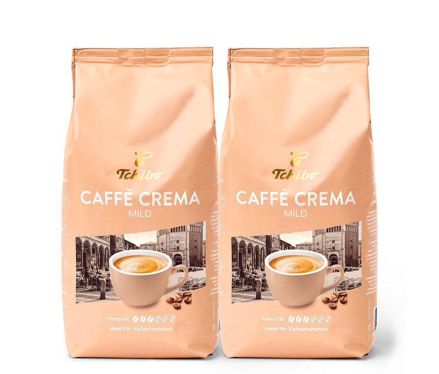 Deux paquets de Caffè Crema Mild en grains – 2x 1 kg de Tchibo. L'emballage montre une tasse de café et un bâtiment.