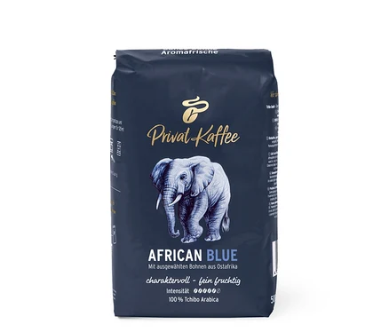 Paquet de café en grains Privat Kaffee African Blue – 500 g. Un éléphant figure sur l'emballage.