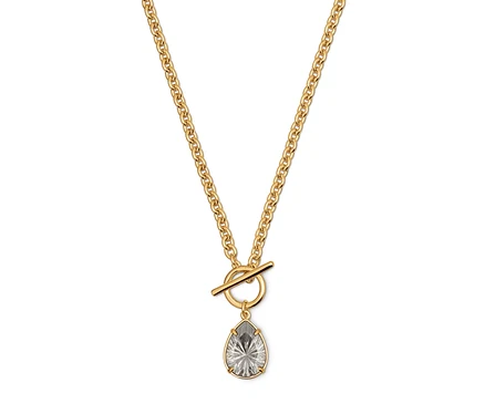 Collier doré avec pendentif en forme de goutte.