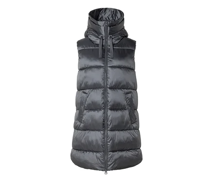Longue doudoune sans manches gris foncé avec col montant, capuche, fermeture éclair intégrale et deux poches latérales.