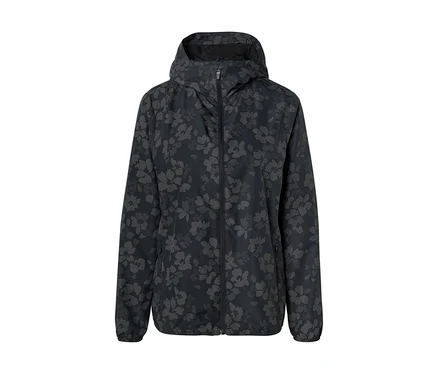 Une veste de pluie noire à manches longues, à capuche et zippée est ornée d'un motif floral gris.